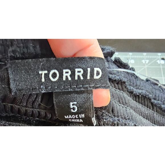 Torrid Embroidered Mini Skirt Womens Sz 5X Black Eyelet Flowing Whimsygoth Fairy - Picture 9 of 10